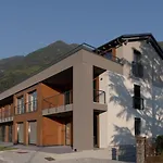 Ct Executive Rooms, And Valtellina 게스트하우스 두비노