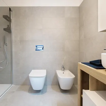 Ct Executive Rooms, And Valtellina ゲストハウス