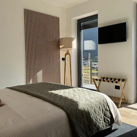 Ct Executive Rooms, And Valtellina ゲストハウス Dubino