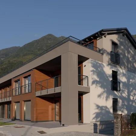 Ct Executive Rooms, And Valtellina ゲストハウス Dubino