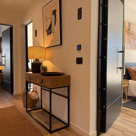 Ct Executive Rooms, And Valtellina ゲストハウス Dubino
