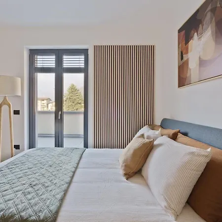 ゲストハウス Ct Executive Rooms, And Valtellina 3*