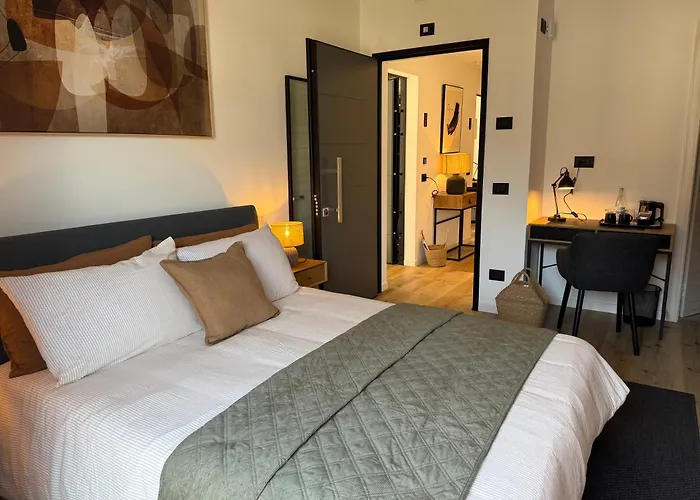 Ct Executive בית הארחה Dubino